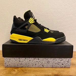 Air Jordan IV 4 Thunder Retro LIKE NEW sz 10.5